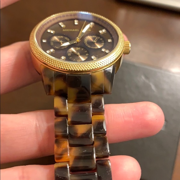 Micheal Kors watch - Picture 3 of 3